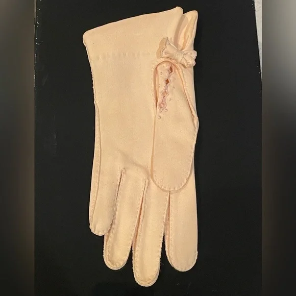 Authentic Vintage 1952 Christian Dior Shalimar Gloves | Pale Pink Leather with B - Picture 10 of 16